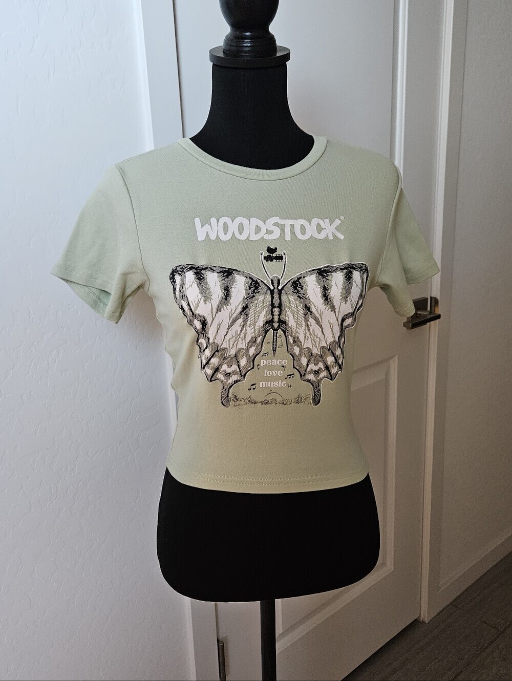Green WOODSTOCK butterfly crop top 95% Cotton 5% Spandex Very soft & comfy sz SP
